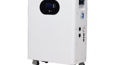 How does temperature affect the performance of Lithium Ion Solar Batteries?