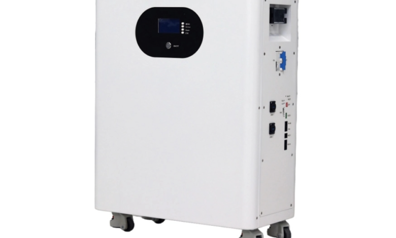 How does temperature affect the performance of Lithium Ion Solar Batteries?