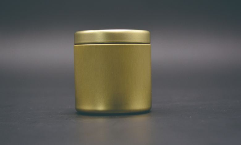 What major buyer pain points does candle tins customization solve?